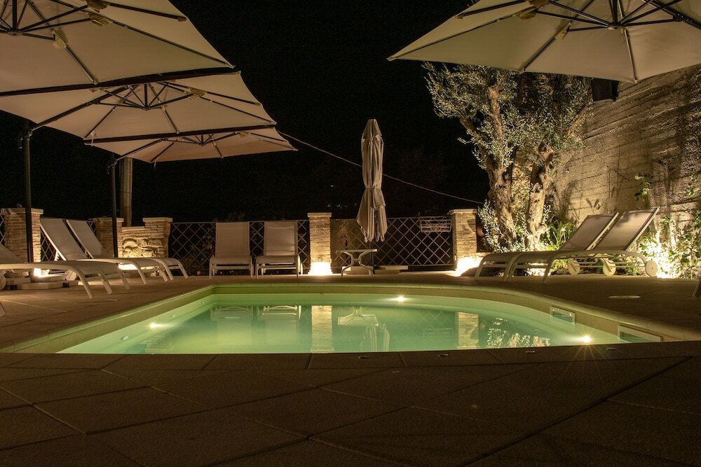 Фото Bar Vitelli Charming Suites