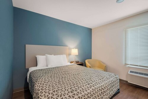 Гостиница WoodSpring Suites Bellflower - Los Angeles в Беллфлауэр