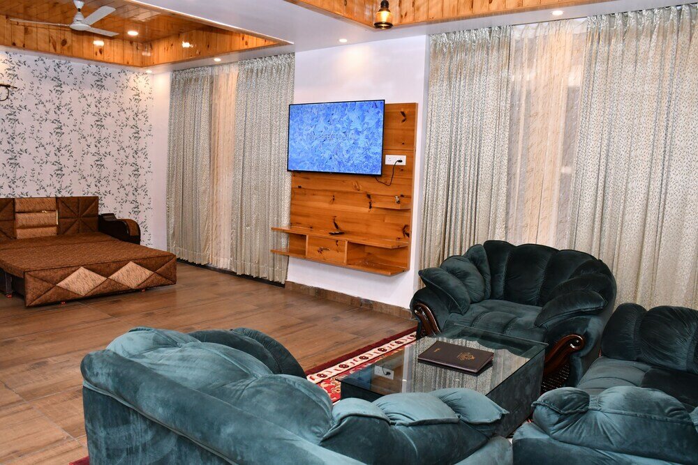 Фото Hotel The Crown