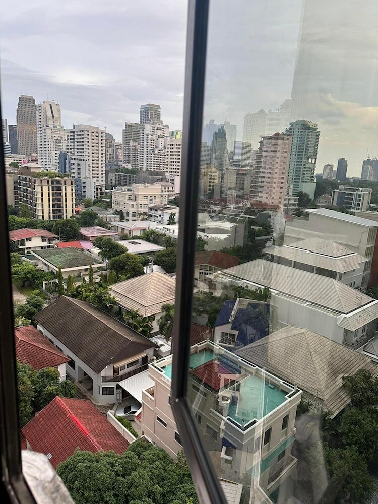 Фото Omni Tower Direct Rooms Sukhumvit Soi 4