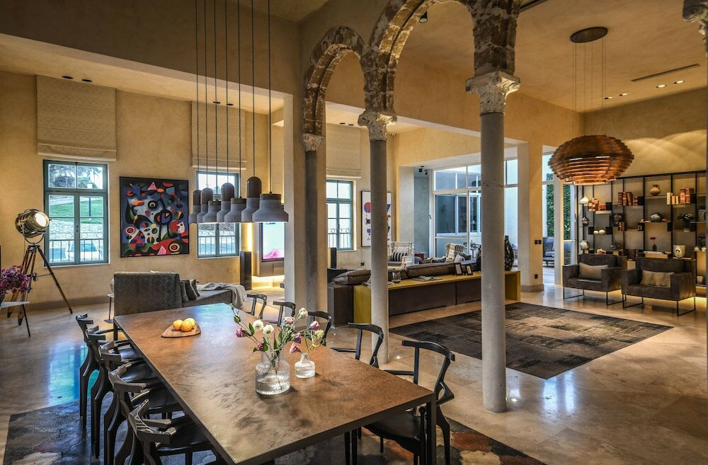 Фото Classical Spacious 3br apartment