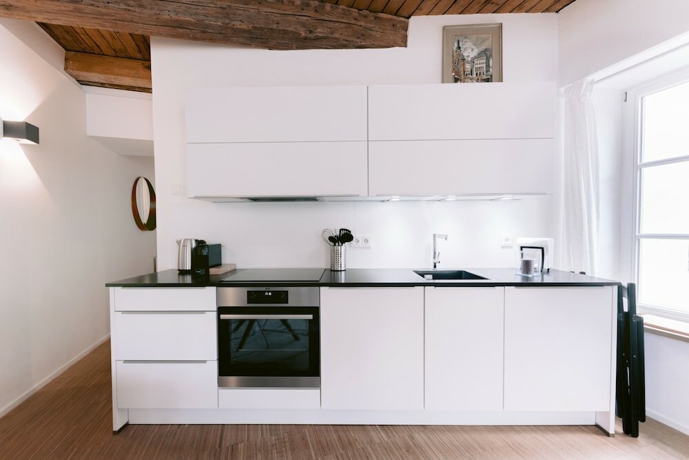 Фото Exquisite 1br Apt in Old Town w Balcony