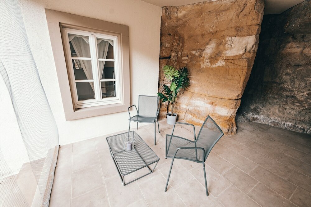 Фото Exquisite 1br Apt in Old Town w Balcony