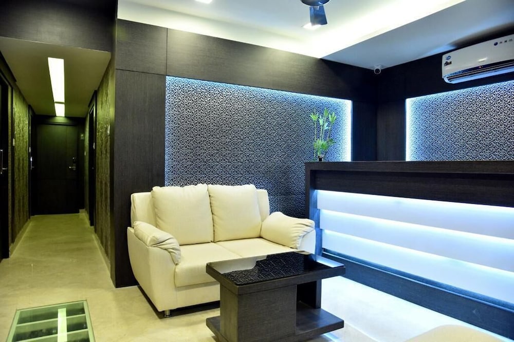 Фото Pine Tree Boutique Hotel - Greams Road