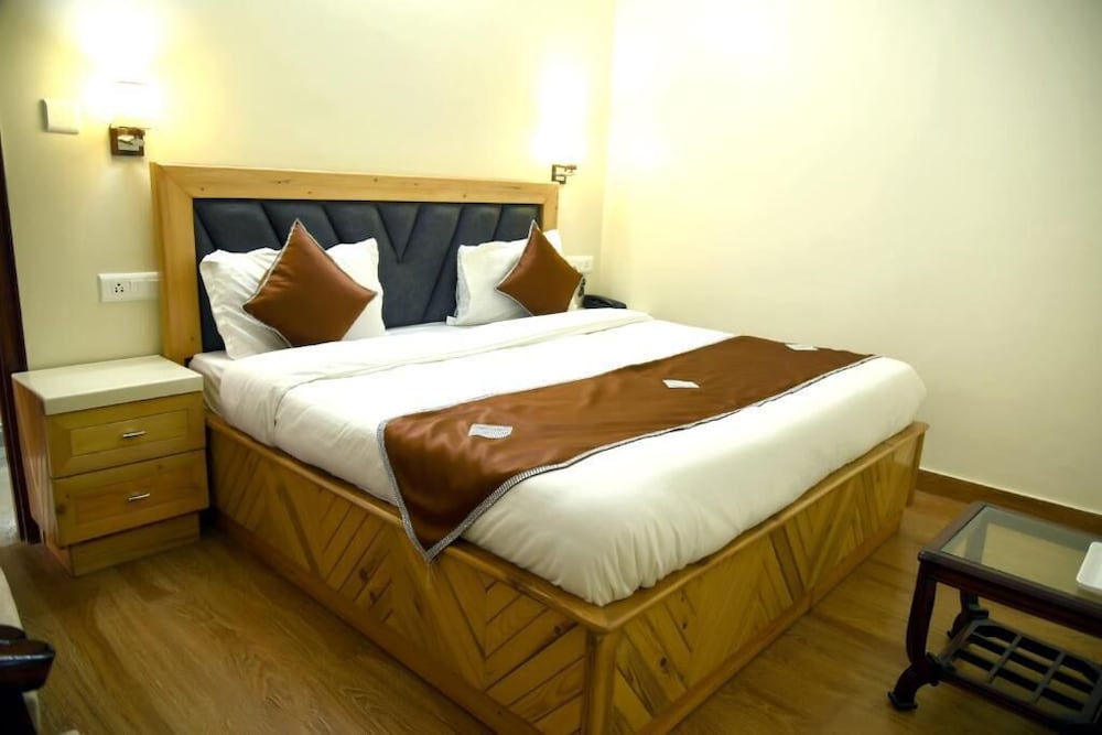 Фото Hotel Uphar