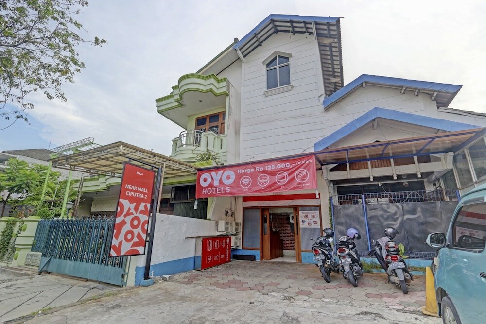 Фото Super Oyo 90426 Near Mall Ciputra 2