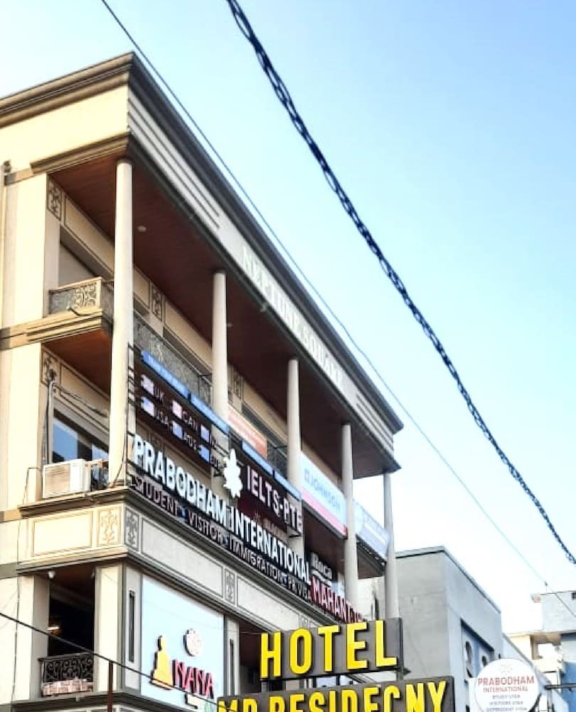 Фото Hotel M D Residency Anand