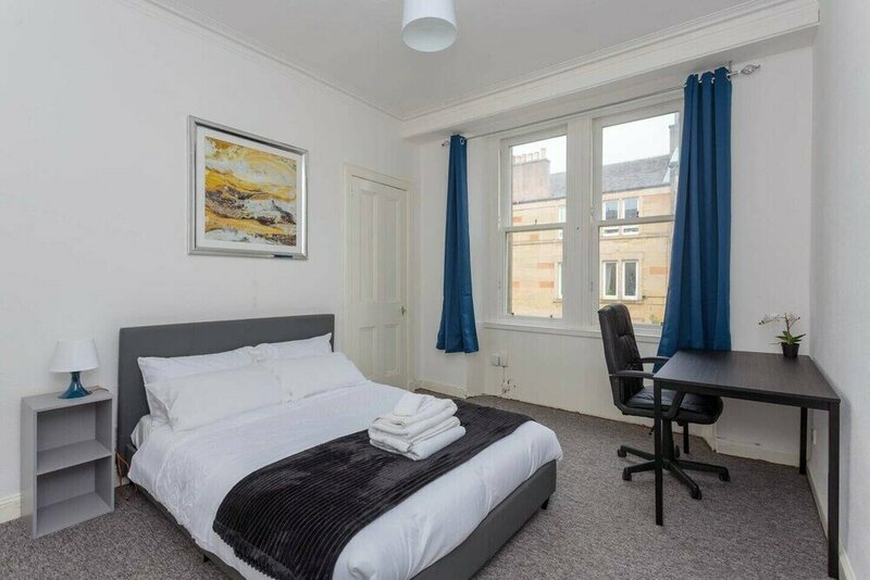 Гостиница Fountain Park Apartment 1bed в Эдинбурге
