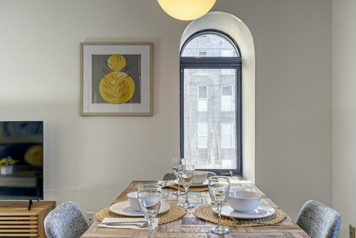 Гостиница The Bay Suites - Le Plateau-Mont-Royal в Монреале