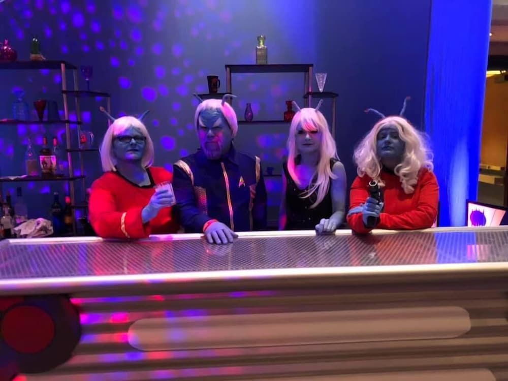 Фото The Star Trek - Uss Enterprise Room at the Itty Bitty Inn