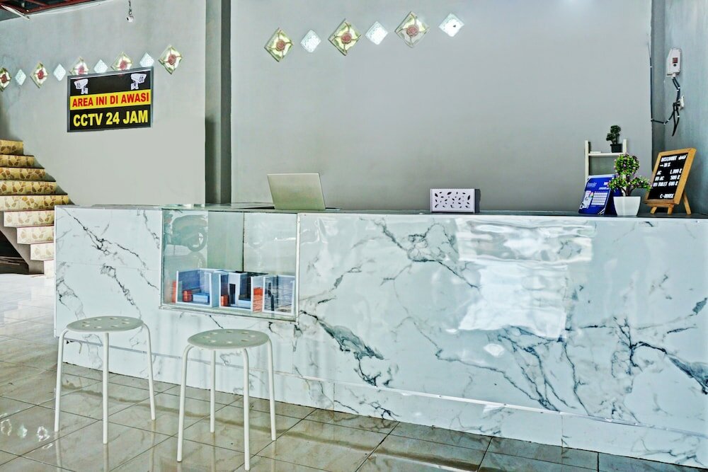 Фото Oyo 92205 C-house