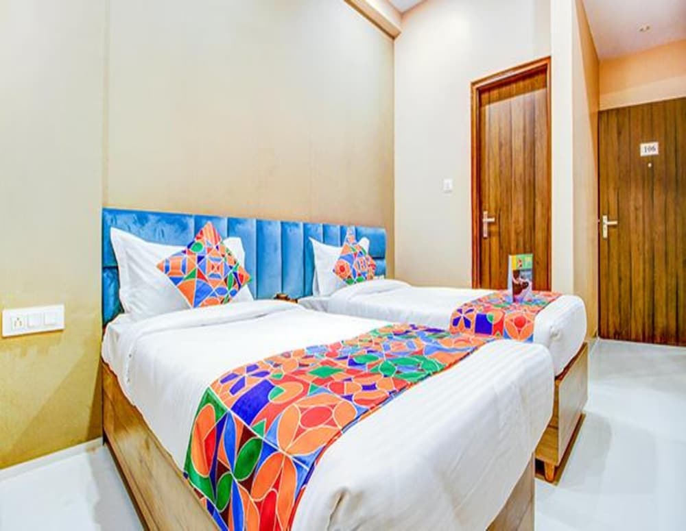 Фото FabHotel 7th Crossing