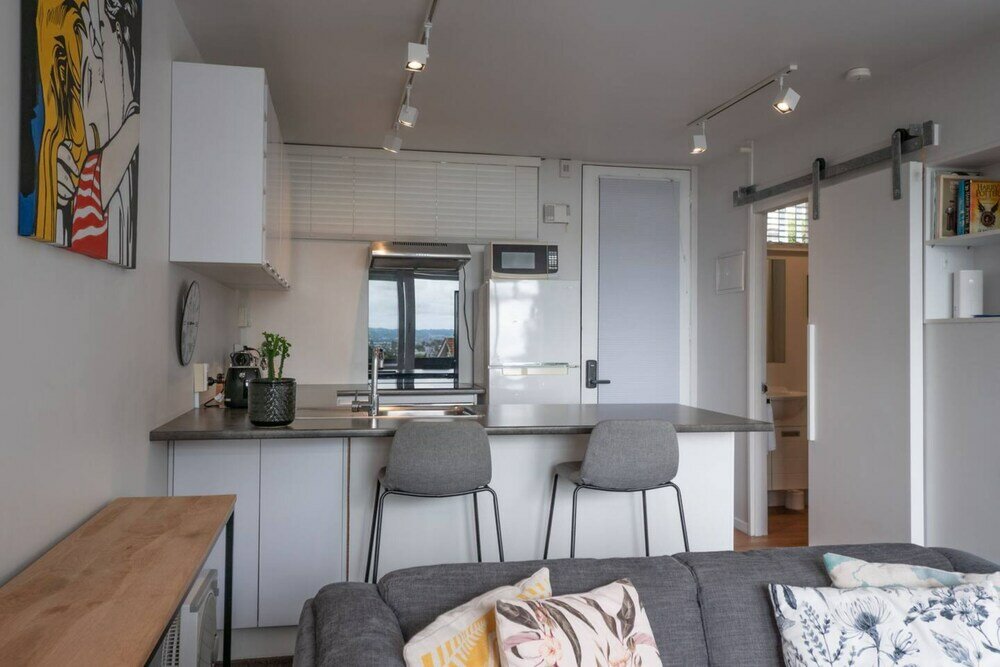 Фото Centrally Located Light-filled Studio w Parking