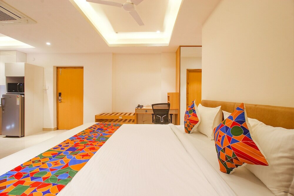 Фото Fabhotel Western Suites