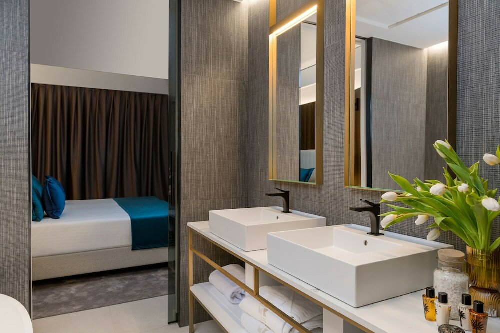 Фото We Me Suite Hotel