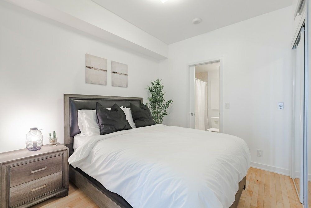 Фото Sterling Suites - Financial District