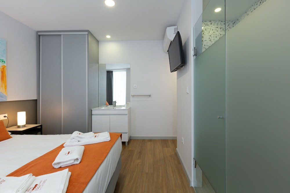 Фото Serra do Pilar Porto Suites