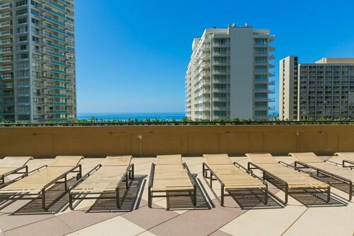 Гостиница Spacious Condos With Private Balcony at Discovery Bay - Free Wifi, Near Beaches! в Гонолулу