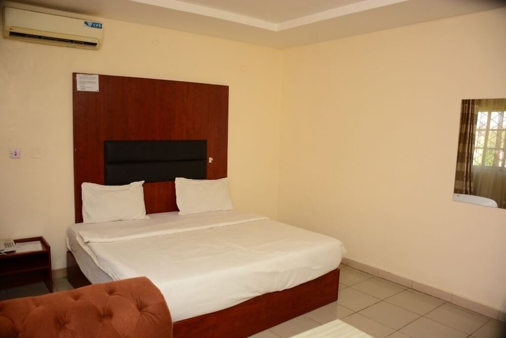 Фото Ilon Crystalz Concept Hotel