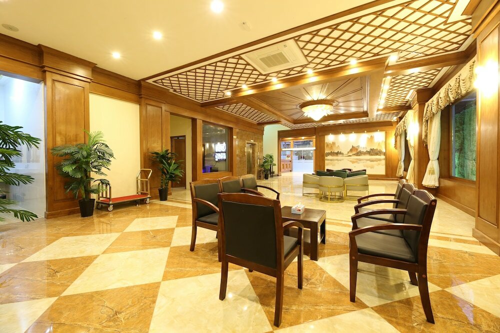 Фото Royal Peacock Hotel