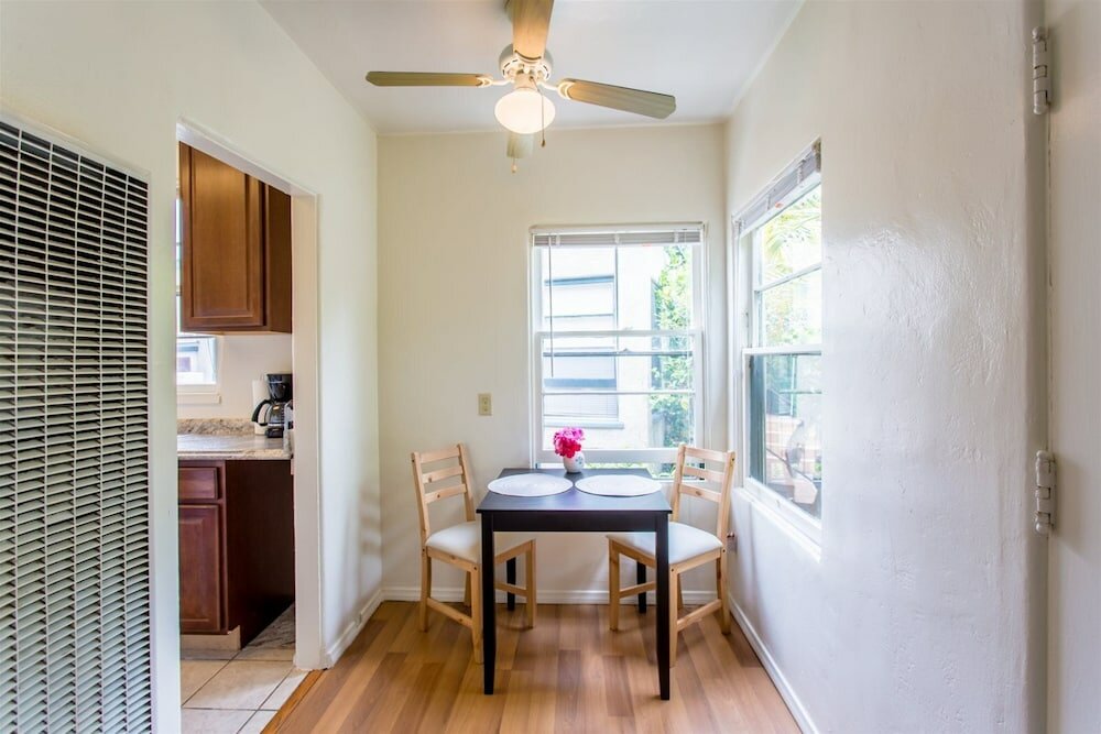 Фото Orange Tree Cottages Downtown