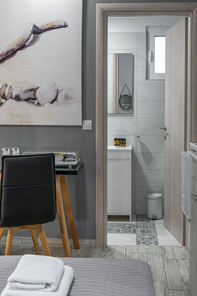 Фото Comfort Stay Airport Studios - Free shuttle from the Athens Airport