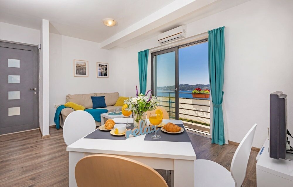 Фото Apartmani D & J