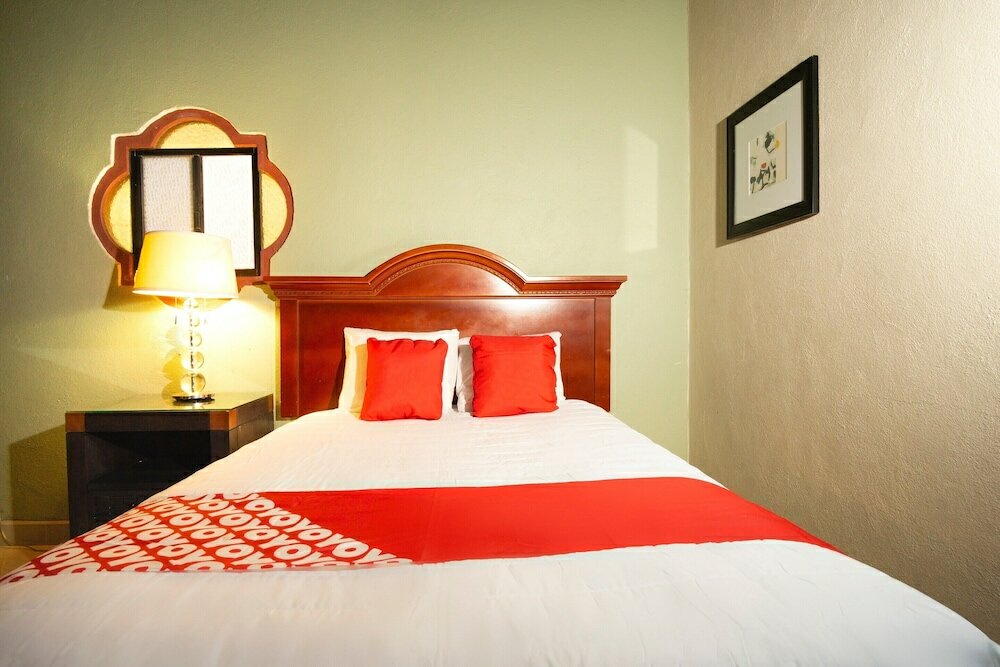 Фото Oyo Hotel Hacienda Don Luis, Rosarito