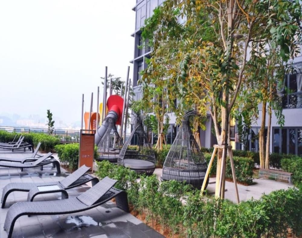 Фото Expressionz Suites by iHost Global