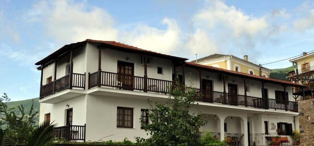 Фото отеля 1