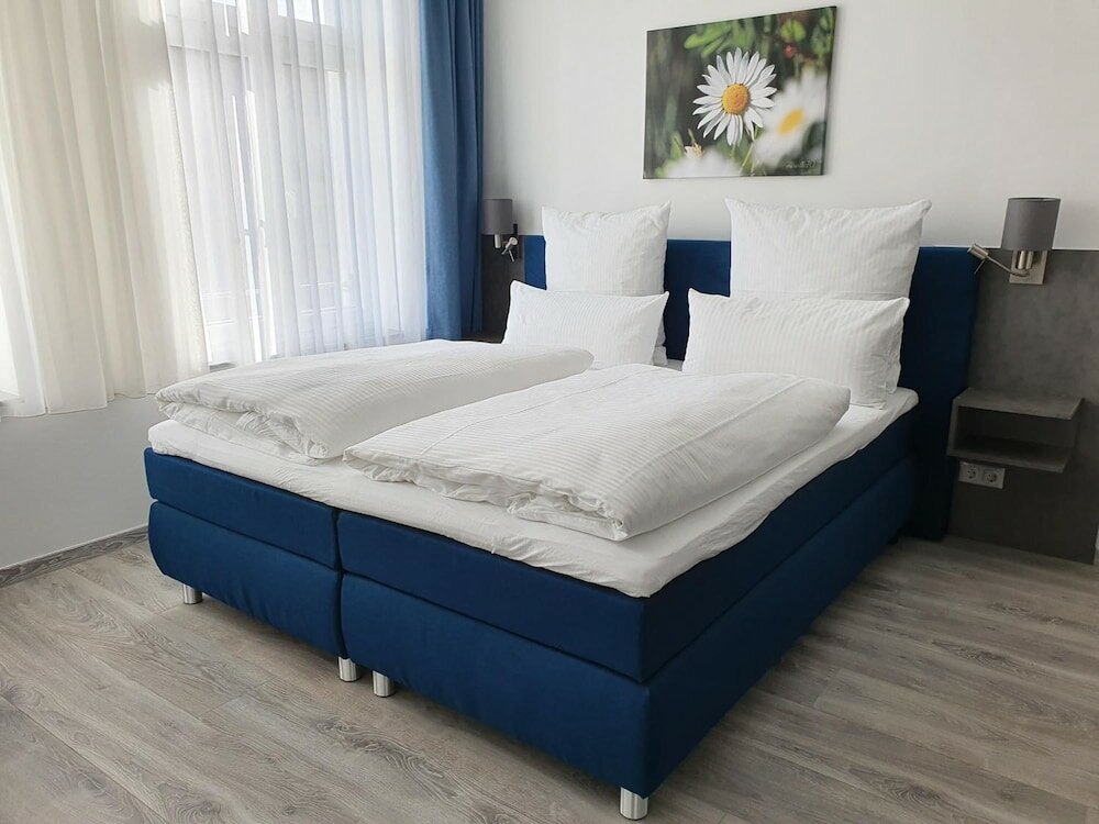 Фото Hotel Hanseat Stralsund