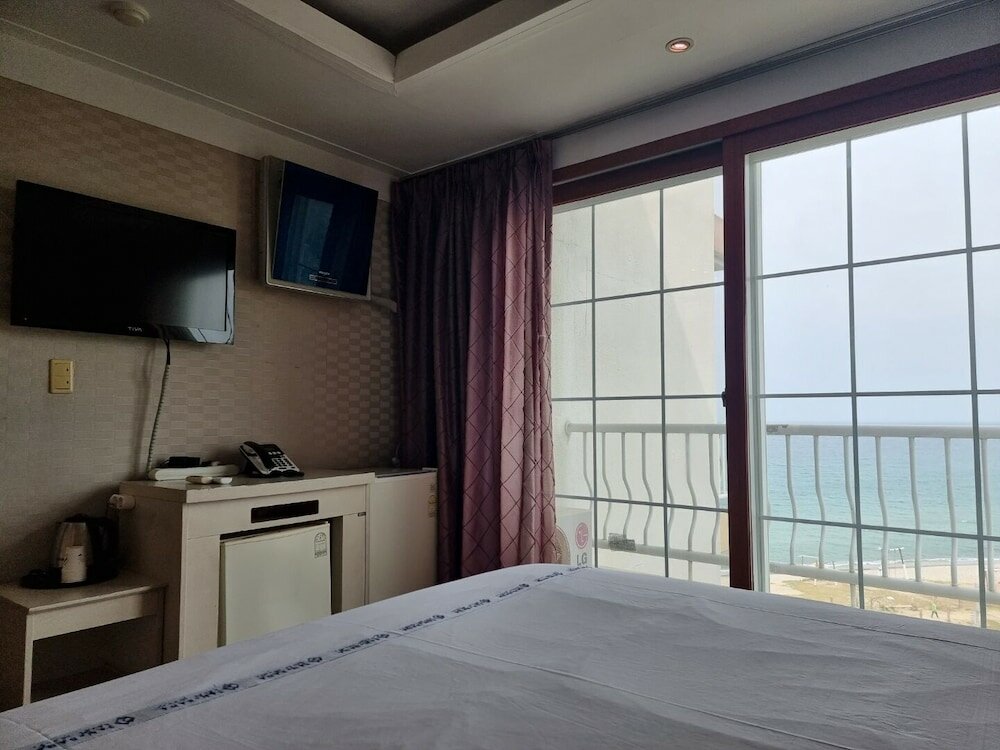 Фото Benikea Mountain and Sea Yangyang