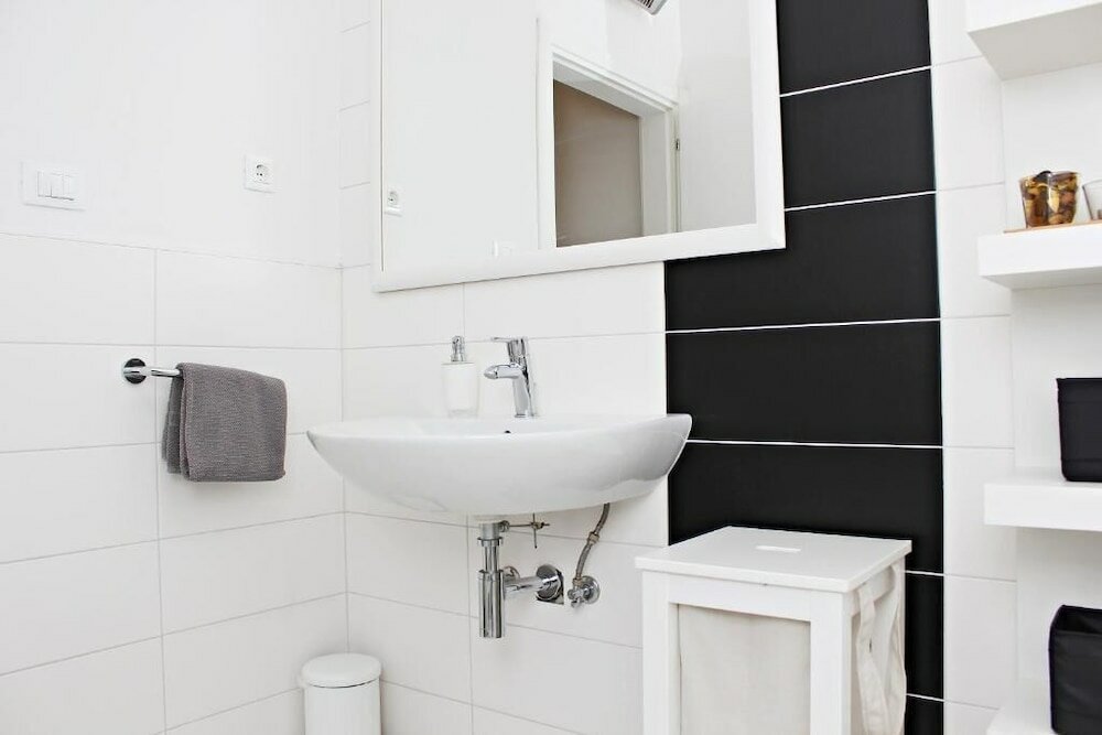 Фото Luxury Apartments Gold and Grey