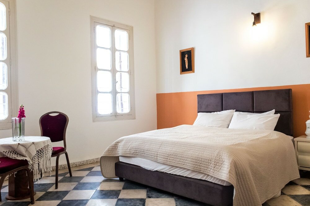 Фото Modern Downtown 3br by Ahlan Hospitality