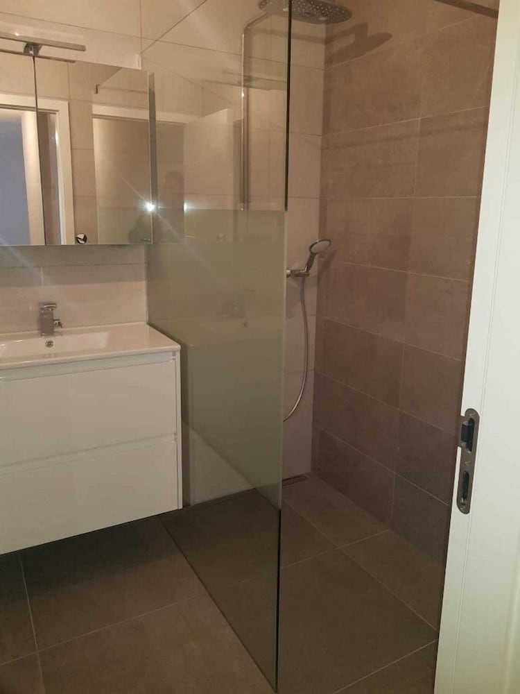 Фото Modern 3 Beds In Convenient Location - Parking