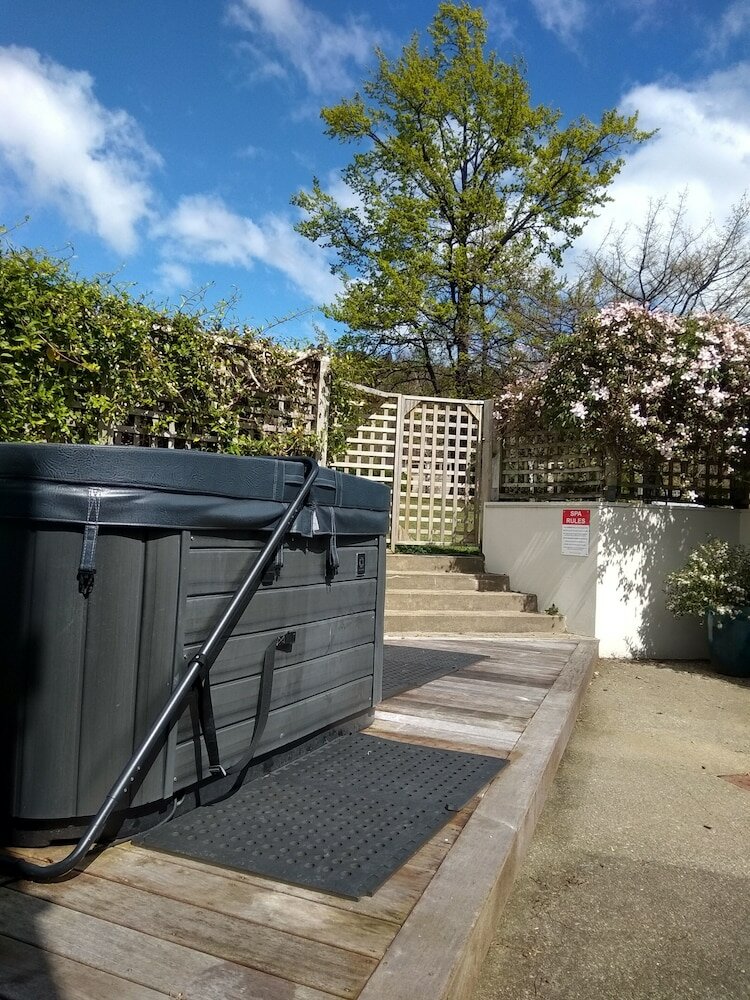 Фото Te Anau Lakeview Kiwi Holiday Park & Motels