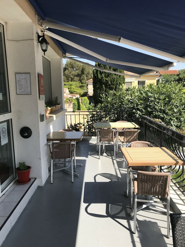 Фото Le Carry Hôtel