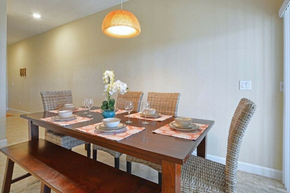 Фото Townhome W/splashpool In Storey Lake -1610st 4 Bedroom Townhouse by Redawning