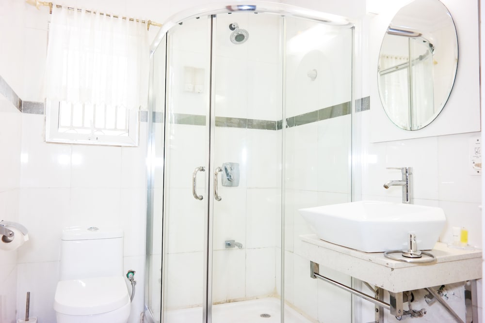 Фото Quiet Pools Inn and Residence