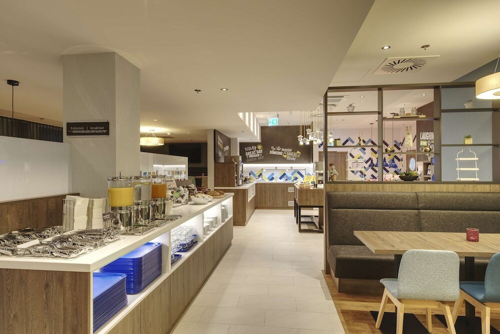 Фото Hampton by Hilton Stuttgart City Centre