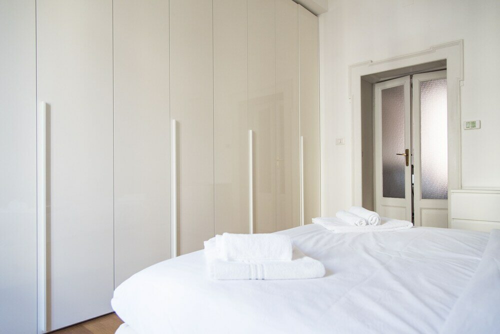 Фото White and Clean Apartment near Metro Mm1