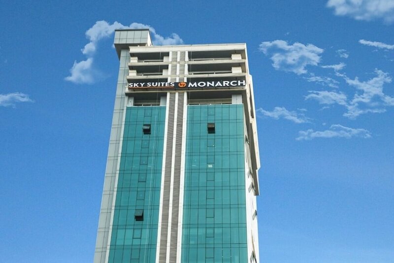 Гостиница Sky suites by Monarch