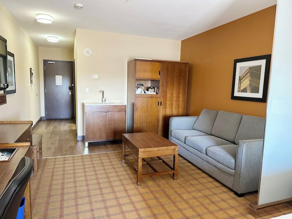 Фото Four Points by Sheraton Edmonton Gateway