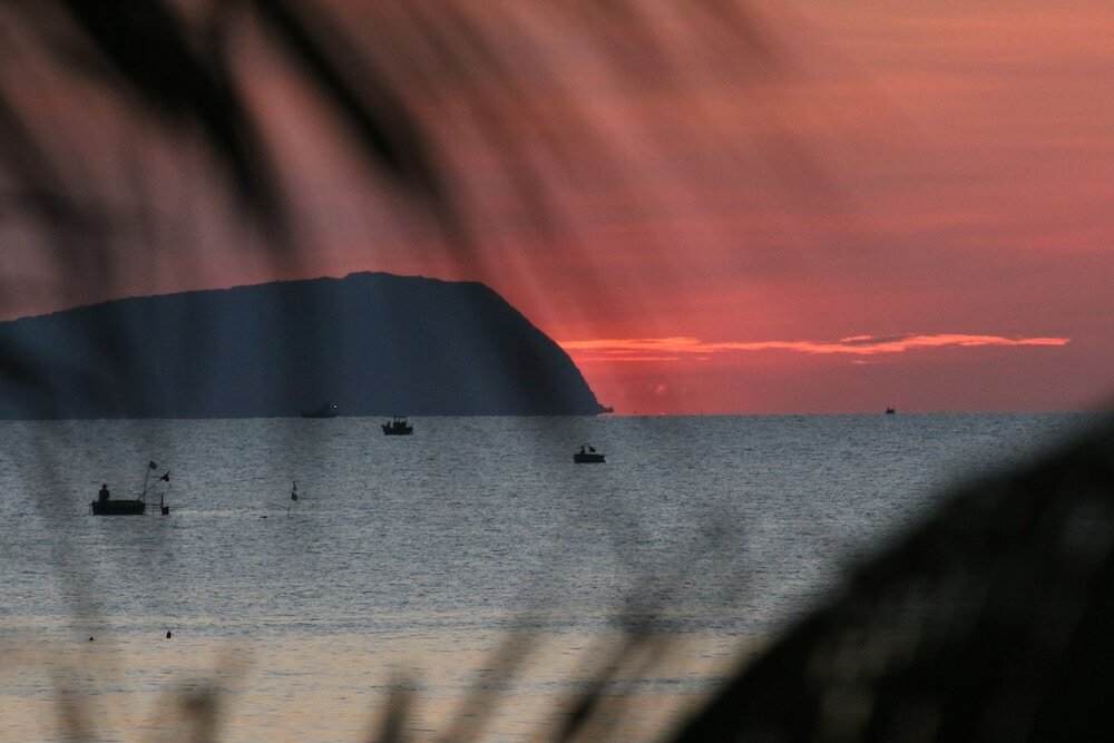 Фото Full Moon Village