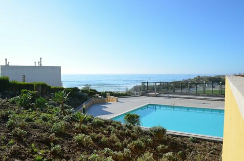 Гостиница Blue Buddha Beach House в Округе Лиссабон