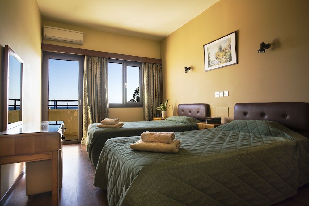 Фото Pigeon Beach Hotel Apartments