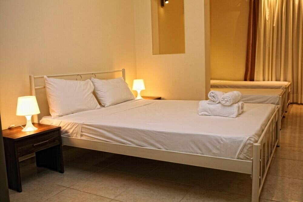 Фото Niriides Beach Hotel