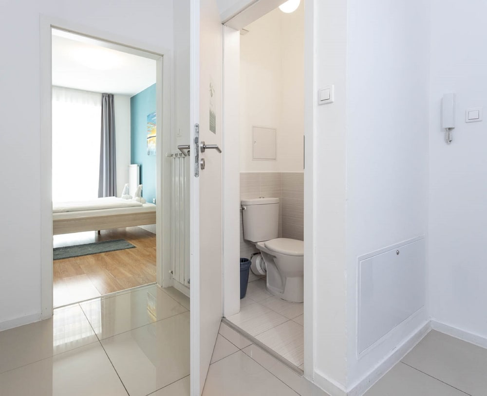 Фото Corvin Plaza Apartments and Suites