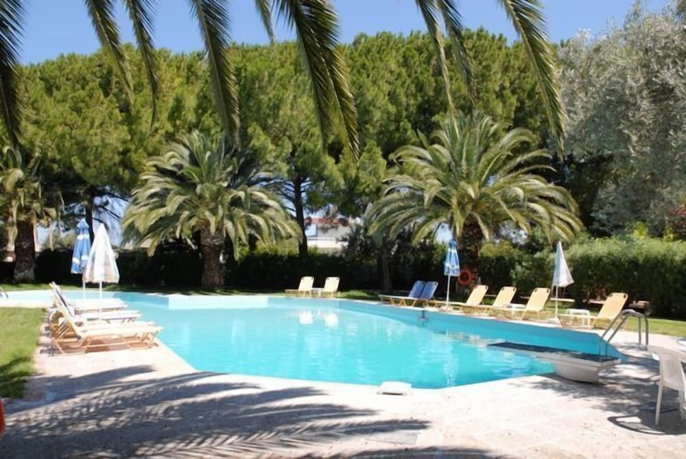 Фото Niki Hotel Apartments