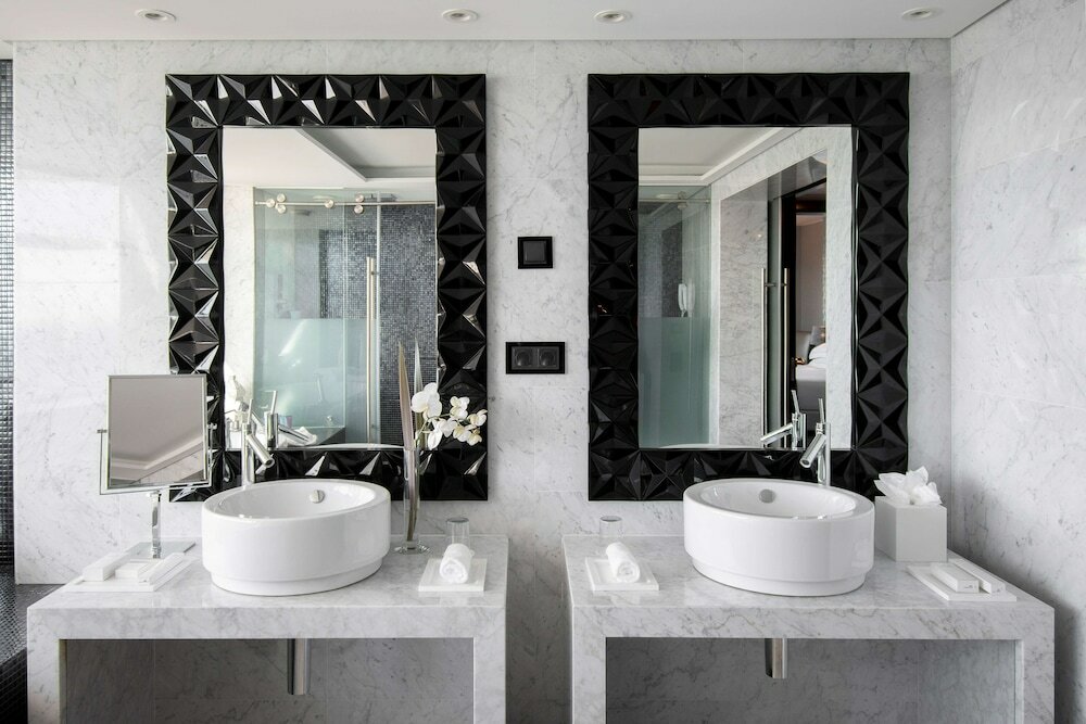 Фото Myriad by Sana Hotels